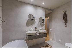 Splendid renovated and high quality-furnished 3 bedroom apartment in El Born