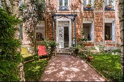 Rare townhouse with garden, in the heart of the Gros Caillou district.