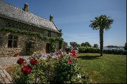 Gulf of Morbihan, sea view Mansion for rent, feet in the water