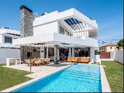 Brand-new villa just steps to the beach in San Pedro Playa, Marbella 29670