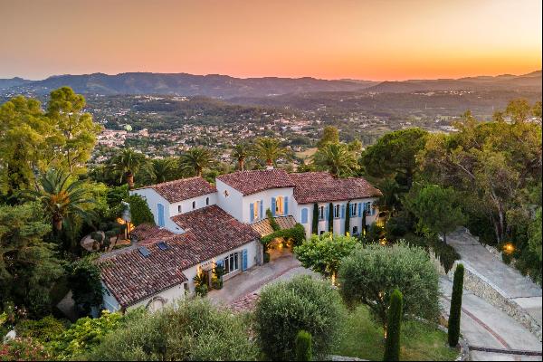 An enviable property with panoramic views in Mougins