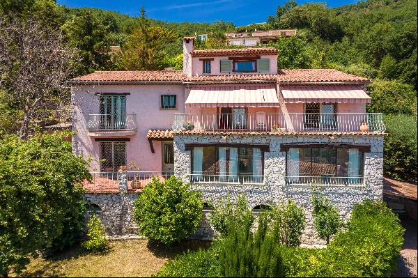 Excellent four bedroom villa with panoramic sea views in Tourrettes-sur-Loup