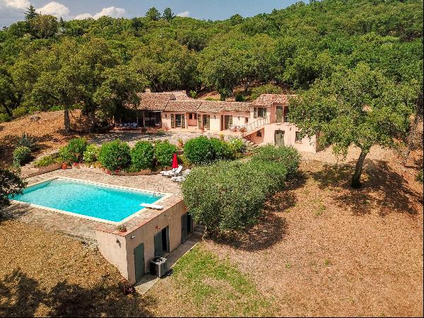 Superb villa in the village of La Garde-Freinet, peacefully located in over 2 hectares of 