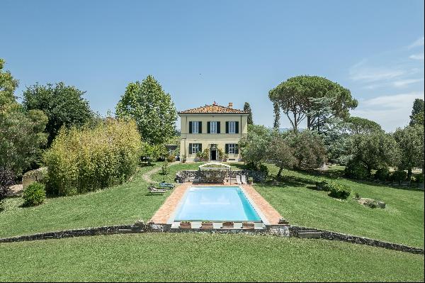 Period villa with annex, infinity pool and land with olive groves