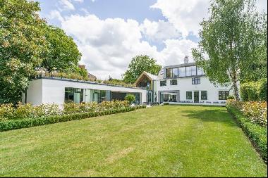 A substantial house finished to a very high standard with superb leisure and entertaining 