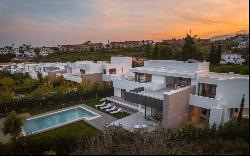 Private development of only 9 contemporary brand-new villas in E, Estepona 29680