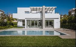 Villa for sale in Málaga, Estepona, El Paraiso, Estepona 29680