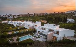 Private development of only 9 contemporary brand-new villas in E, Estepona 29680