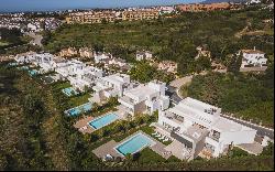 Private development of only 9 contemporary brand-new villas in E, Estepona 29680