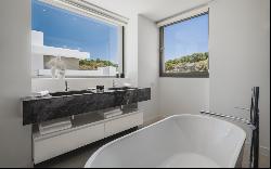 Private development of only 9 contemporary brand-new villas in E, Estepona 29680