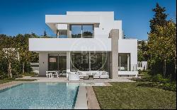 Private development of only 9 contemporary brand-new villas in E, Estepona 29680