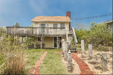 Rental Registration #: 18-1112 This perfect beach house is two blocks from the ocean. Five