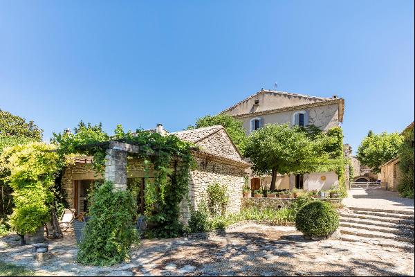 Beautiful stone house with uninterrupted views in Gordes