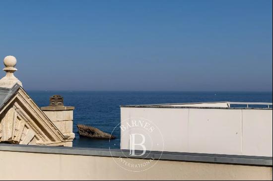 BIARRITZ,  GRANDE PLAGE, APARTMENT WITH A BALCONY AND A VAST TERRACE