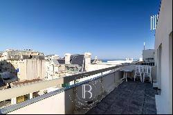 BIARRITZ,  GRANDE PLAGE, APARTMENT WITH A BALCONY AND A VAST TERRACE