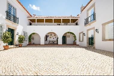 Superb eight bedroom manor with gardens and swimming pool in Cadaval