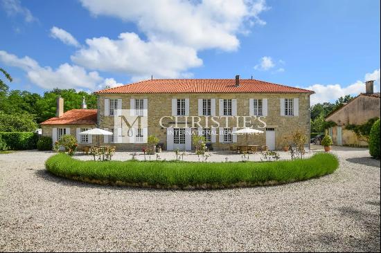 For sale Bordeaux/Médoc beautiful property of 15 ha with tourist, equestrian and agricult