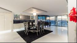 A spectacular lifestyle experience in an incredible Cape Town penthouse