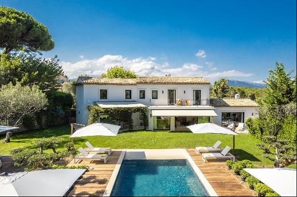 Beautifully appointed 6-bedroom contemporary villa in a prestigious position near Mougins.