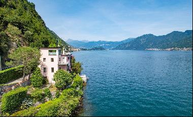 Pied-dans-l'eau villa with dock and unobstructed views over Lake Como