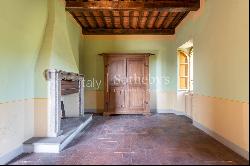 Superb villa with breathtaking views of the Lucca countryside ...