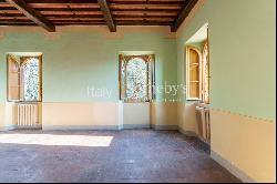 Superb villa with breathtaking views of the Lucca countryside ...