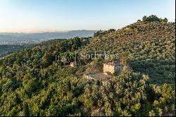 Superb villa with breathtaking views of the Lucca countryside ...