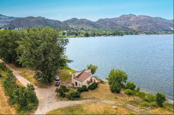 26 S Lake Loop Rd, Oroville, WA 98844