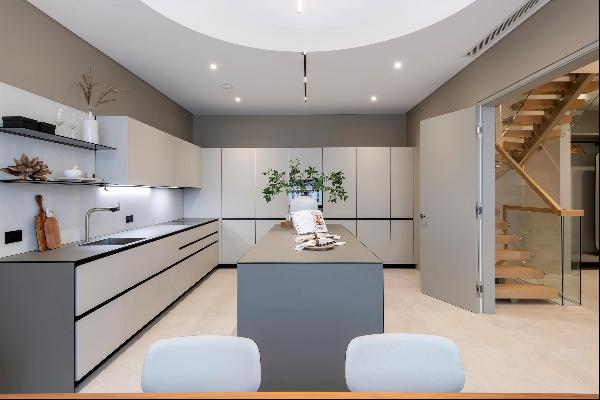 A contemporary mews house in Knightsbridge, with air conditioning and internal garage.