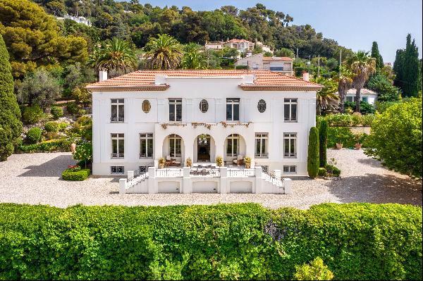Beautiful property with sea views in Grasse