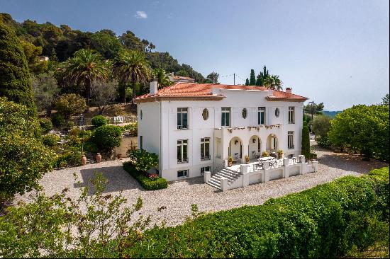 Beautiful property with sea views in Grasse.