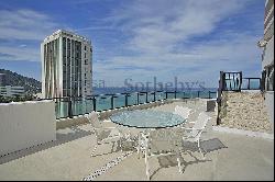 Duplex penthouse facing the sea