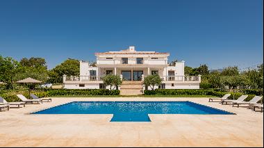 Luxury villa on extensive grounds in Valle del Sol