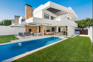 Villa for sale in Málaga, Marbella, San Pedro de Alcántara, Marbella 29670