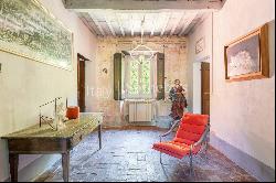 Iconic 15th century mansion on the hills of Pietrasanta