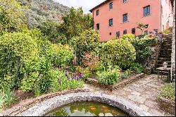 Iconic 15th century mansion on the hills of Pietrasanta