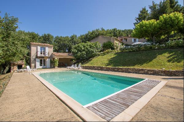Charming property in the enchanting village of Séguret in the Vaucluse