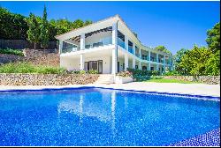 Villa on the second line of the sea in Cala Fornells
