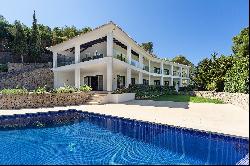 Villa on the second sea line in Cala Fornells