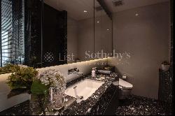 Trendy Condo in Thriving Sukhumvit Area