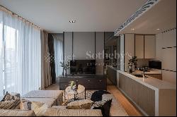 Trendy Condo in Thriving Sukhumvit Area