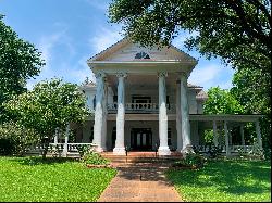 Impeccable Example of the Grandeur of Historical Homes in the South