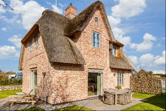 Lifestyle under thatch exclusive house with large garden in Wenninstedt