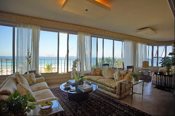 Apartment in front of Arpoador Beach