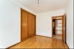 Flat, 3 bedrooms, for Sale