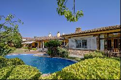 Extraordinary property with two separate houses in a privileged location