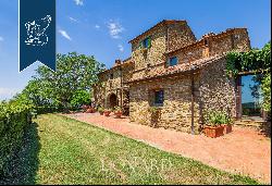 Tuscan-style luxury villa in the heart of Tuscany