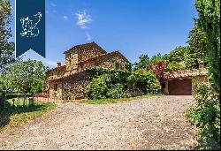 Tuscan-style luxury villa in the heart of Tuscany