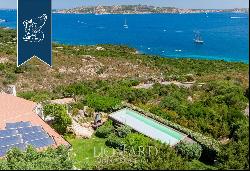 Estate in a contemporary style along the coast that leads connects Costa Smeralda to Palau