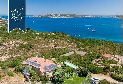 Estate in a contemporary style along the coast that leads connects Costa Smeralda to Palau